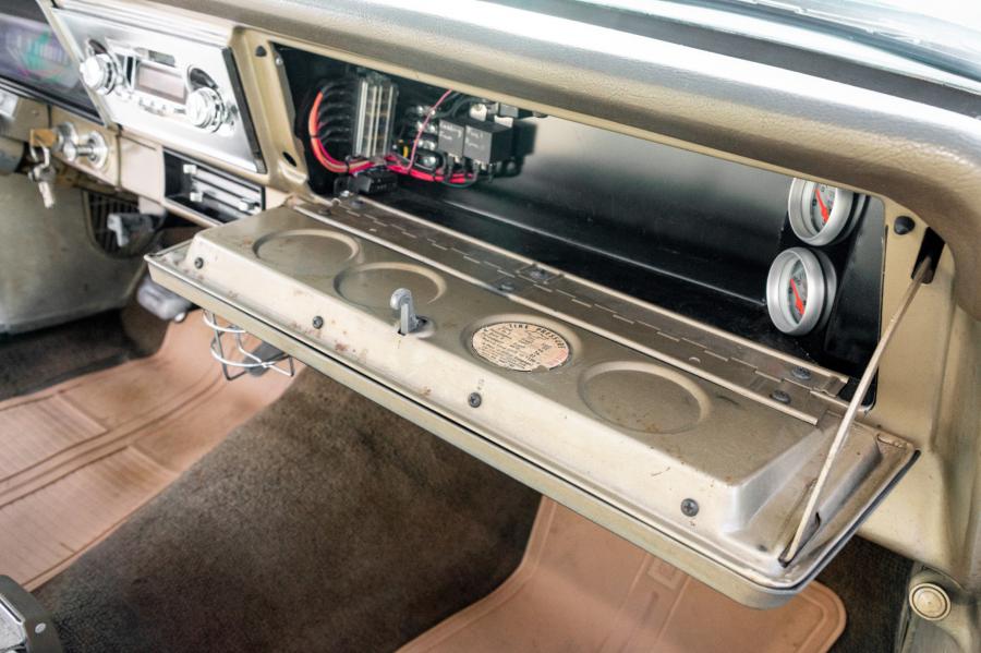 Детали интерьера Chevrolet Chevy II Nova Sedan (11569) 1966 года  (фото 55 из 102)